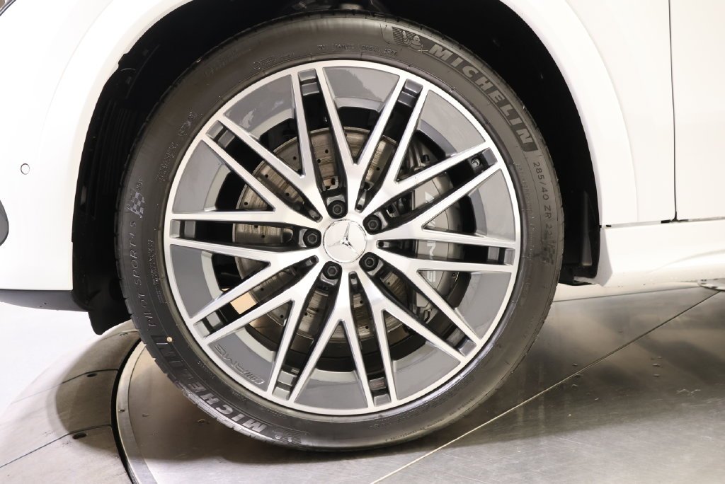 New 2027 MANUFAKTUR Moonlight White Metallic Mercedes-Benz  image 12