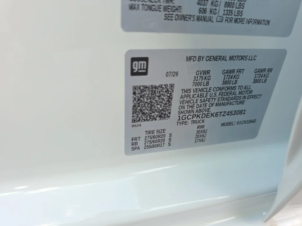 New 2026 Summit White Chevrolet LT image 37