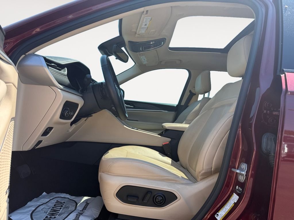 Used 2021 Red Jeep Limited image 9