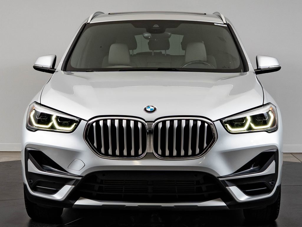 Used 2021 Glacier Silver Metallic BMW sDrive28i image 2