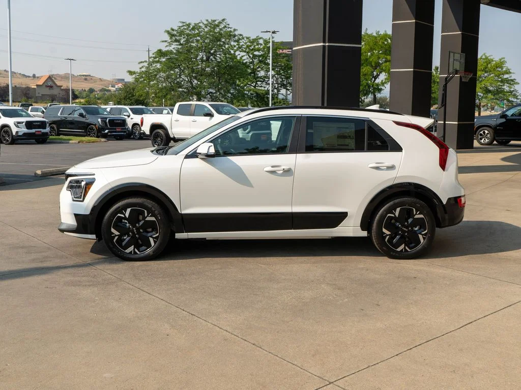 New 2026 Snow White Pearl Kia WIND image 4