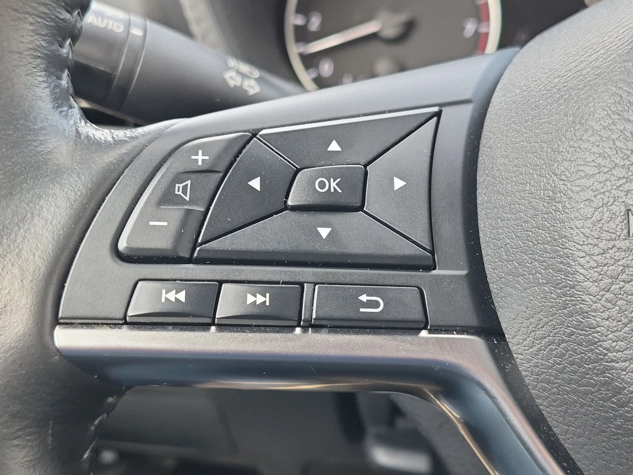 Used 2025 Fresh Powder Nissan SV image 14