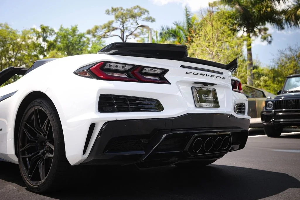 Used 2026 Arctic White Chevrolet Z06 image 17