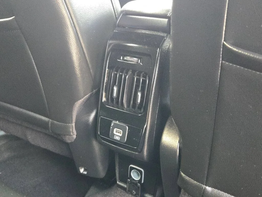 Used 2023 Crystal Metallic Jeep Limited image 8