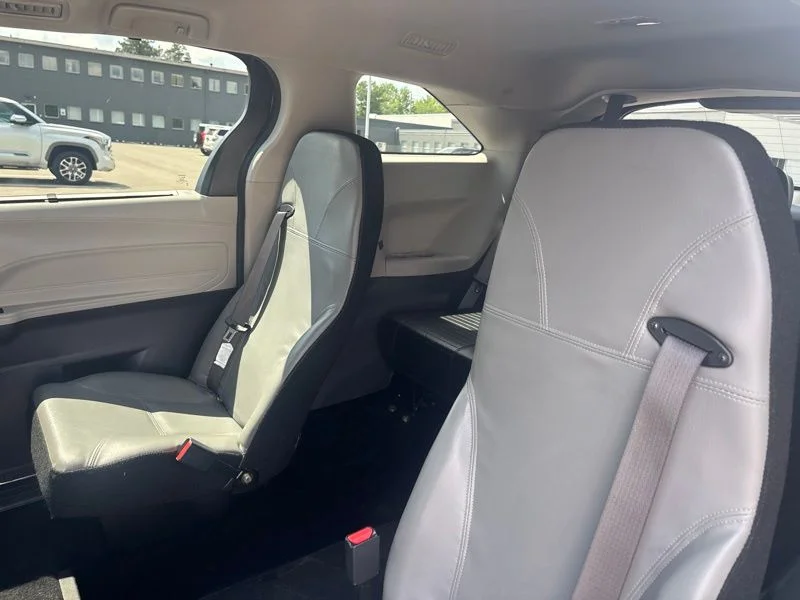 Used 2022 Silver Toyota XLE image 19