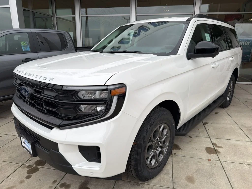 New 2025 Star White Metallic Tri-Coat Ford Active image 3