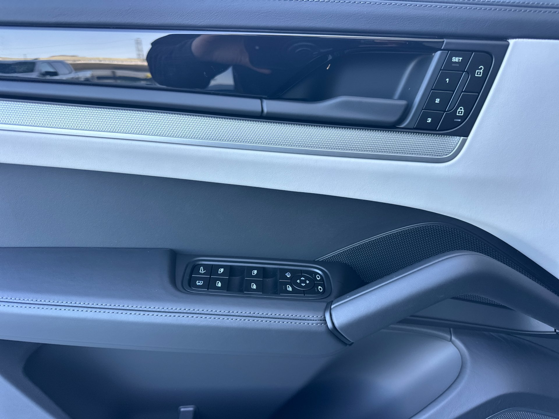 New 2026 Montego Blue Metallic Porsche E-Hybrid image 13