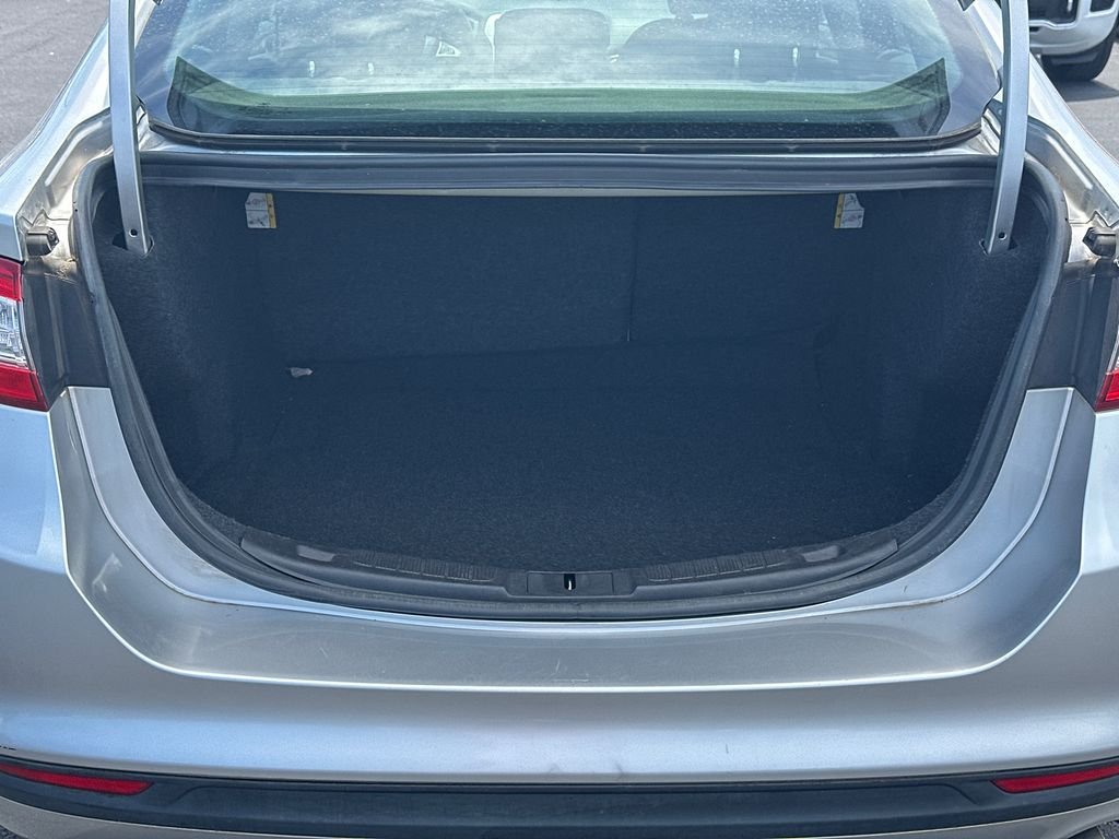 Used 2015 Ingot Silver Ford SE image 18