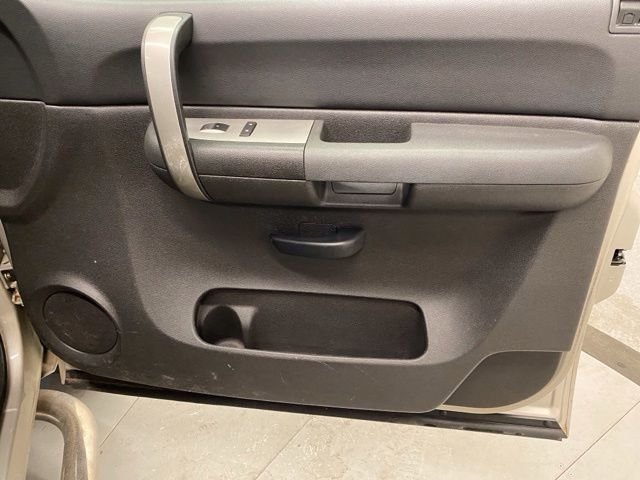 Used 2008 Silver Chevrolet LT image 23