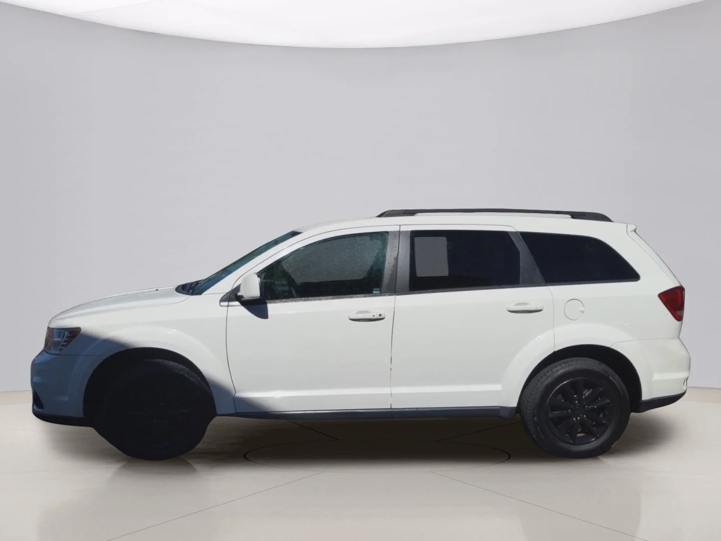 Used 2016 White Dodge SXT image 2
