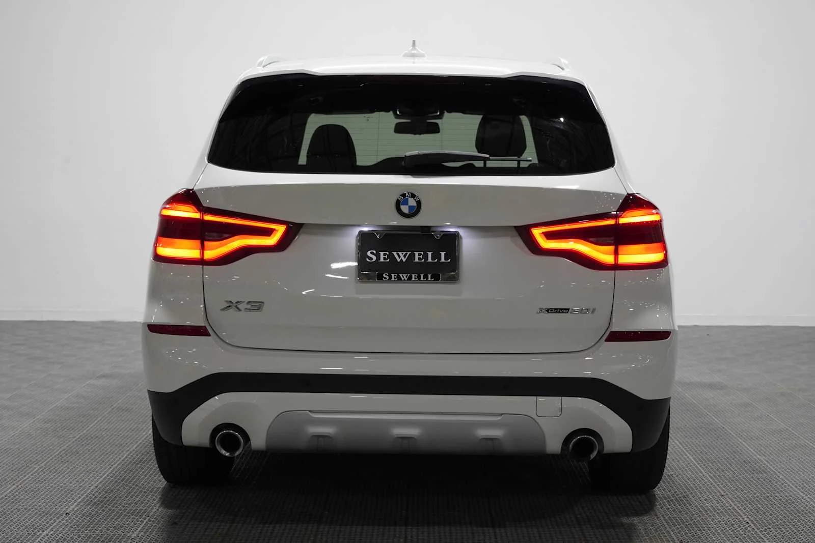Used 2021 Alpine White BMW xDrive30i image 5