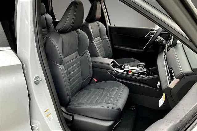 New 2026 White Mitsubishi SE image 11