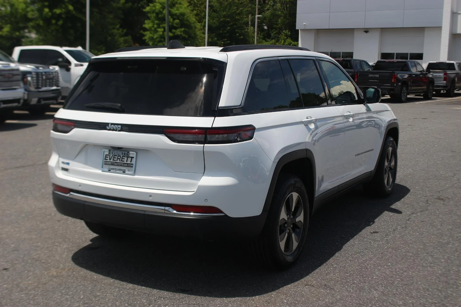 Used 2024 White Jeep 4x4 image 8