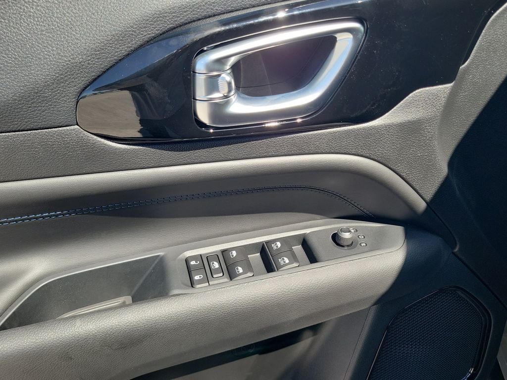 New 2026 Sting-Gray Clearcoat Jeep Latitude image 17