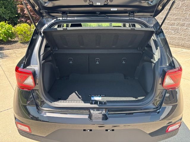 New 2026 Onyx Black Hyundai SE image 11