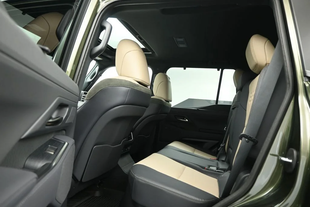 Used 2025 Green Lexus 550 Overtrail+ image 18