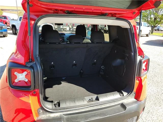 Used 2023 Colorado Red CL Jeep Altitude 4x4 image 8