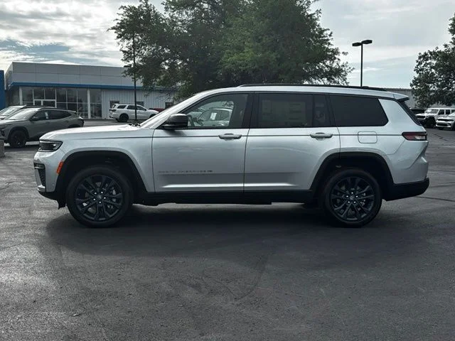 New 2026 Silver Jeep  image 4