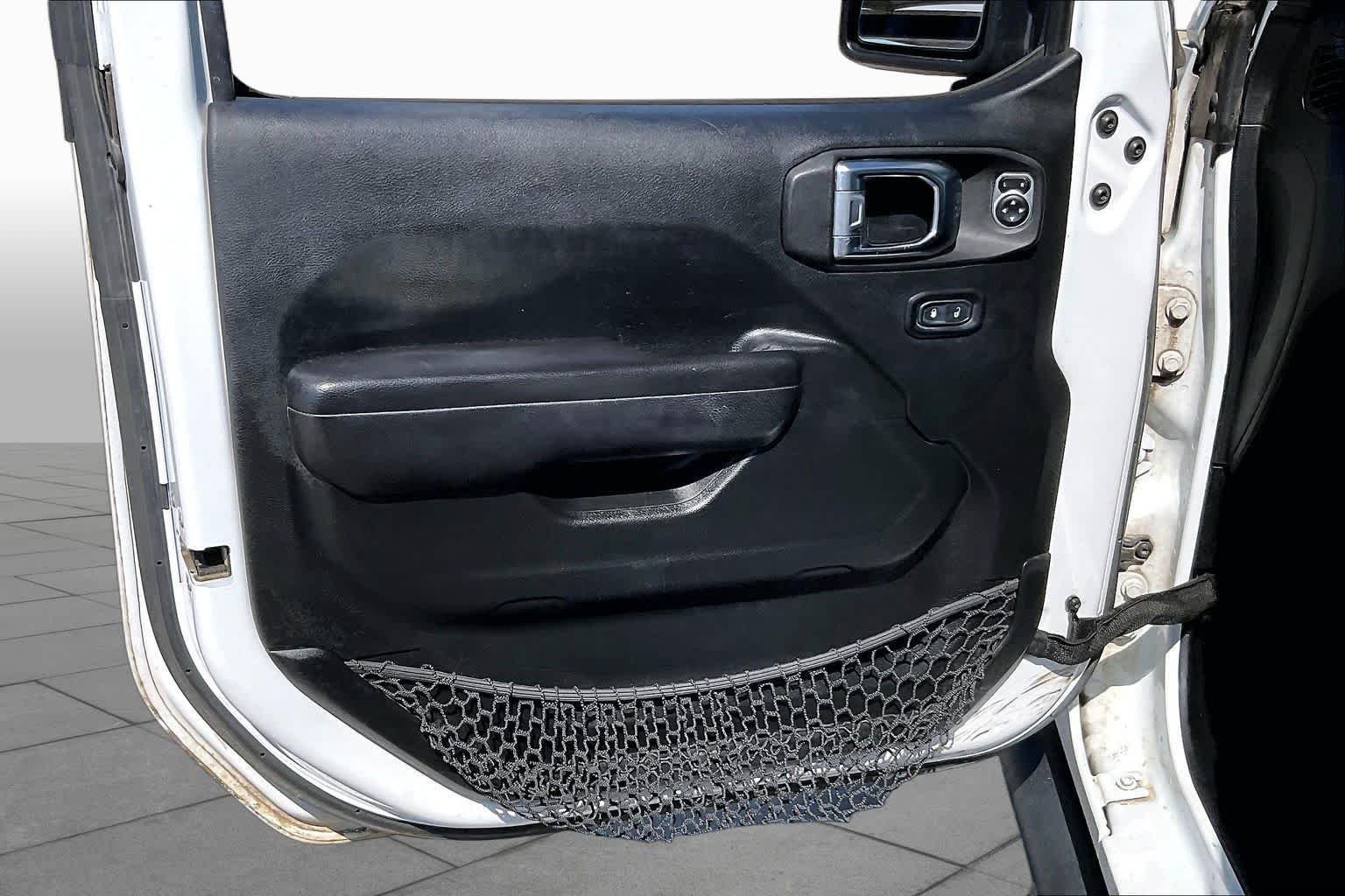 Used 2018 Bright White Clearcoat Jeep Sport S image 20