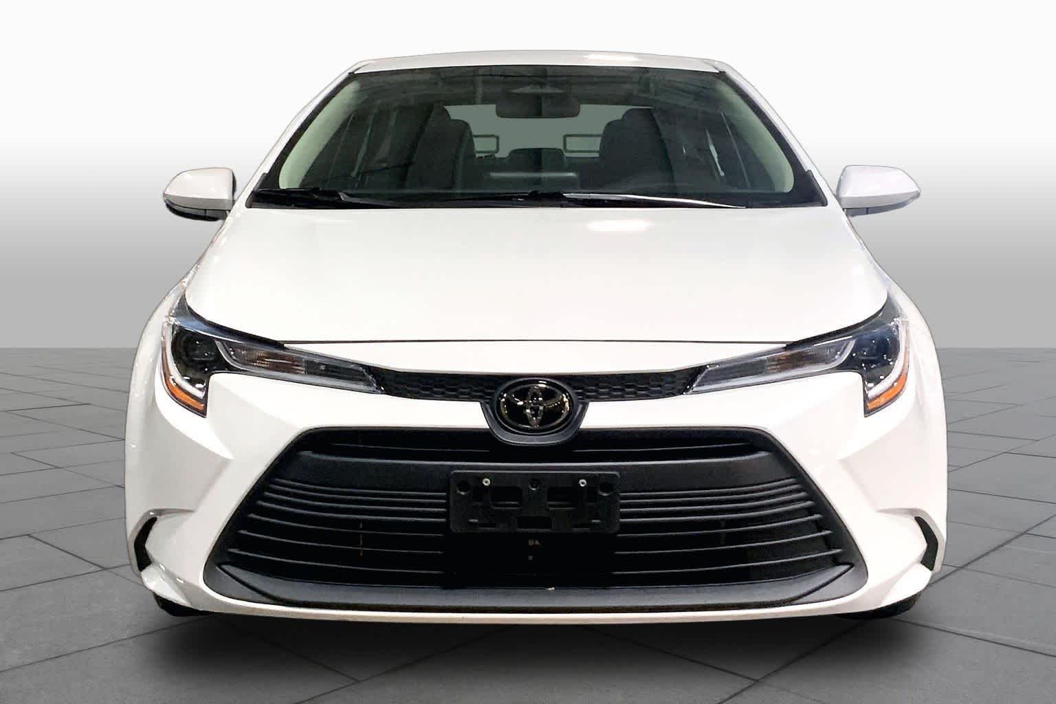 Used 2024 Wind Chill Pearl Toyota LE image 3