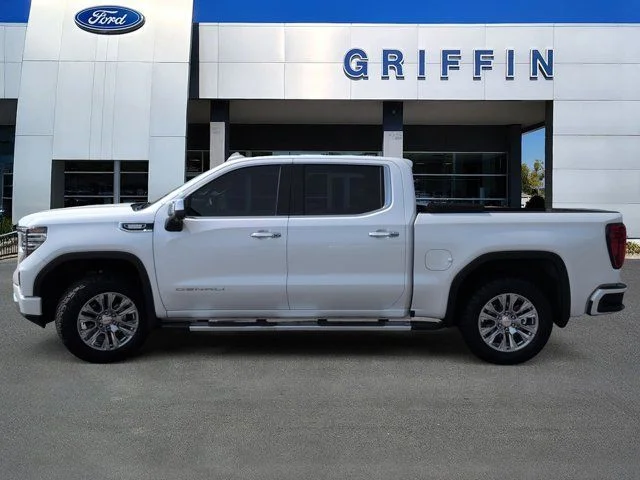 Used 2023 White Frost Tricoat GMC Denali image 10