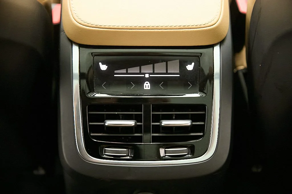 Certified Used 2023 Crystal White Volvo Ultimate image 25