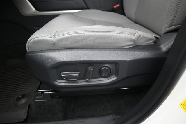 Used 2025 Wind Chill Pearl Toyota Limited image 10