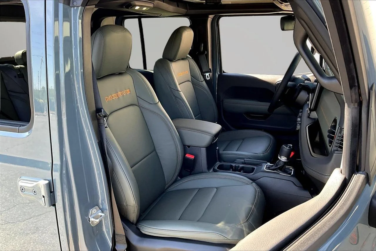 New 2026 Anvil Clearcoat Jeep Mojave image 18