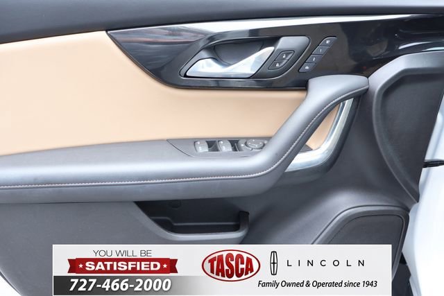 Used 2024 Iridescent Pearl Tricoat Chevrolet Premier image 12