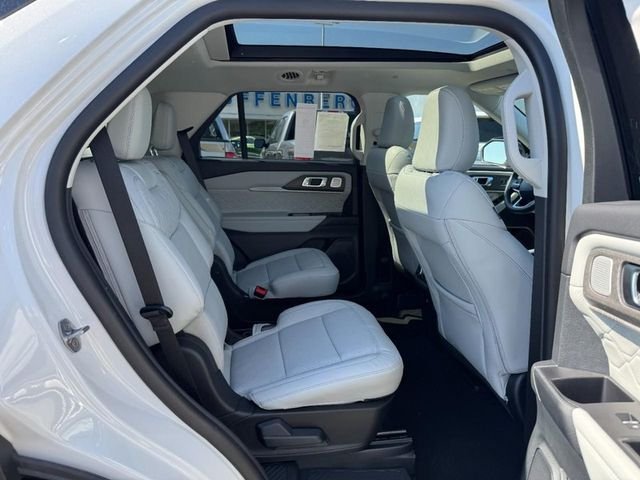 New 2026 Star White Metallic Tri-Coat Ford Platinum image 5