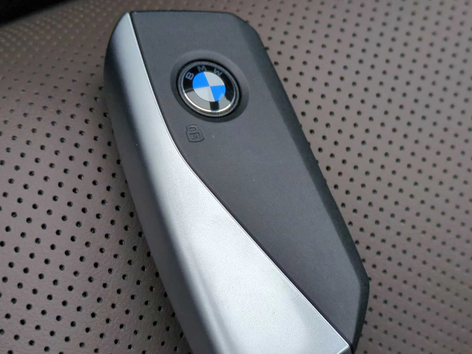 New 2026 Phytonic Blue Metallic BMW 530i xDrive image 36