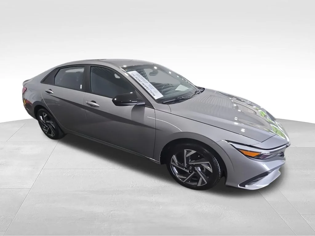 Used 2025 Silver Hyundai SEL Sport image 3