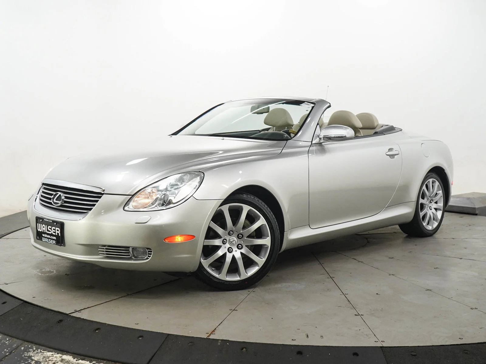 Used 2002 Silver Lexus 430 image 9