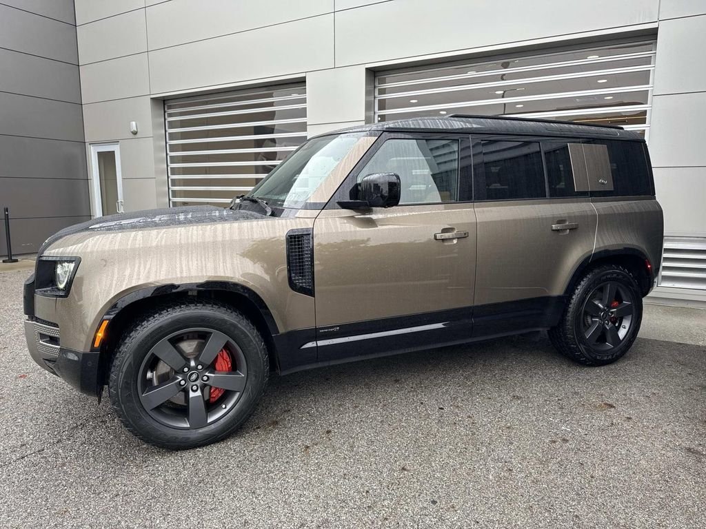 Used 2021  Land Rover X image 3