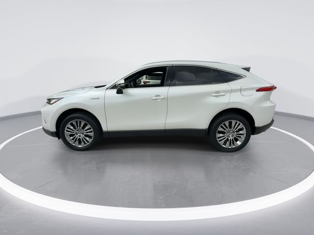 Used 2021 White Toyota XLE image 5