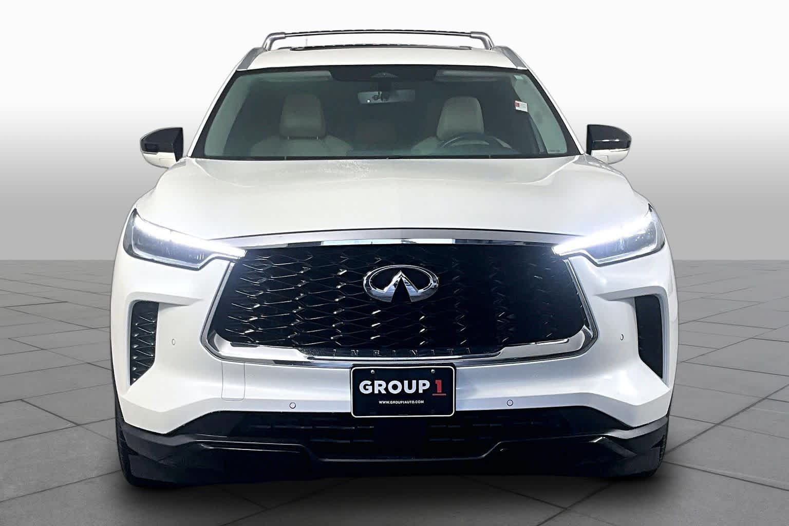 Used 2023 Majestic White INFINITI LUXE image 4