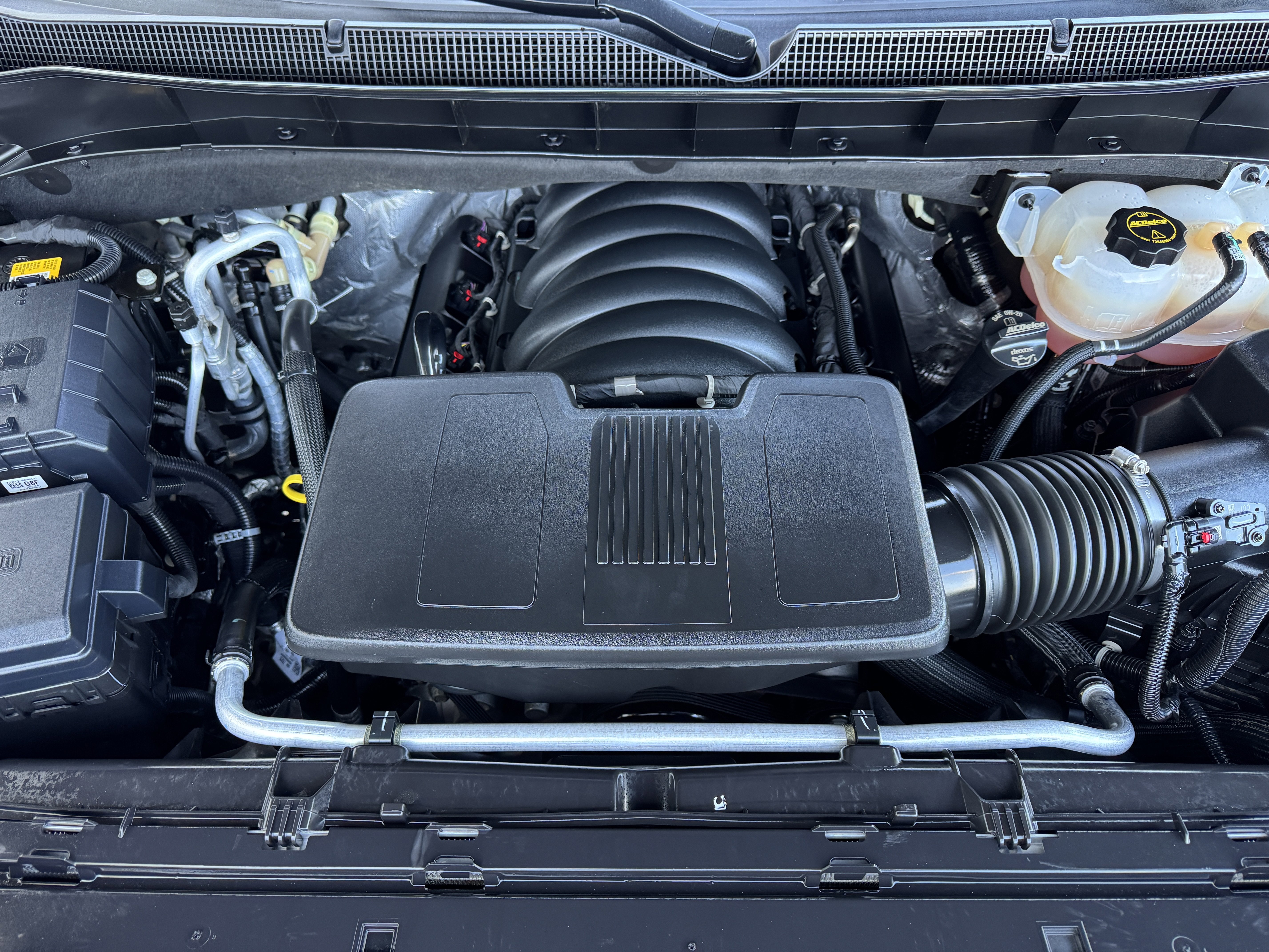 2024 Chevrolet Suburban LS - Photo 25