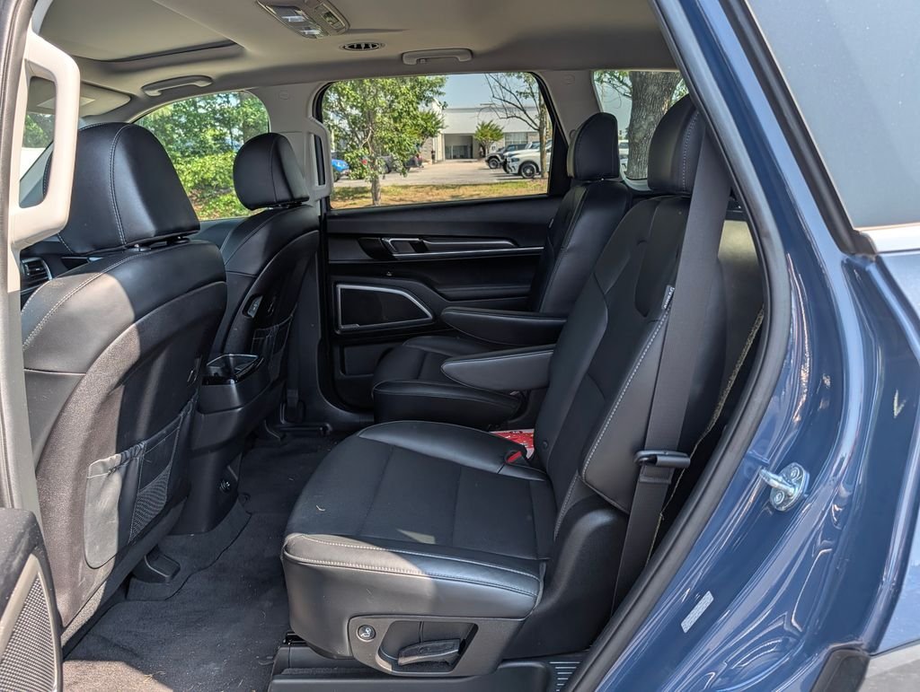 Used 2023 Black Kia S image 15