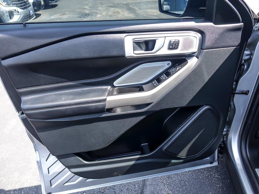 Used 2023 Silver Metallic Ford Limited image 23