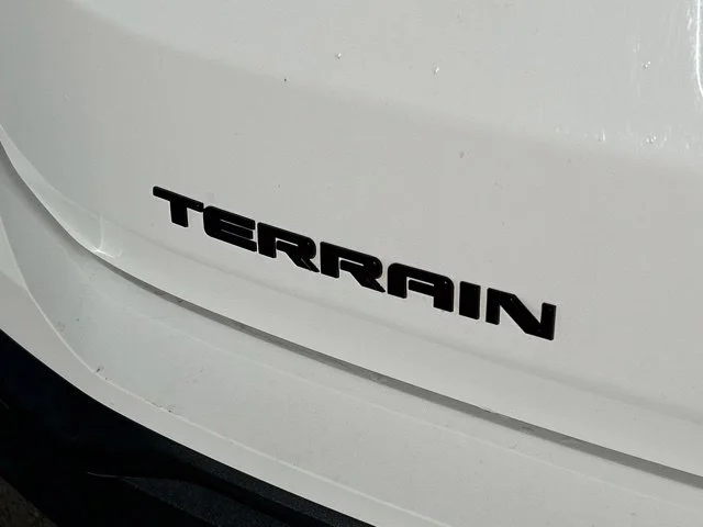Used 2020 White GMC SLE image 7