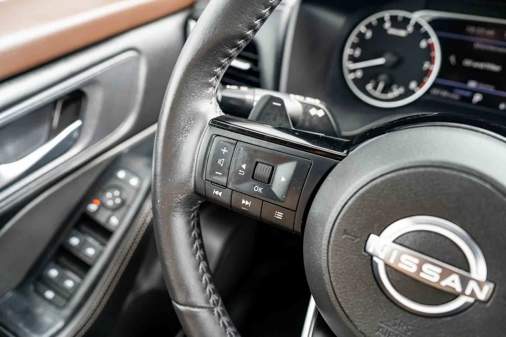 Used 2023 Silver Nissan SV image 15