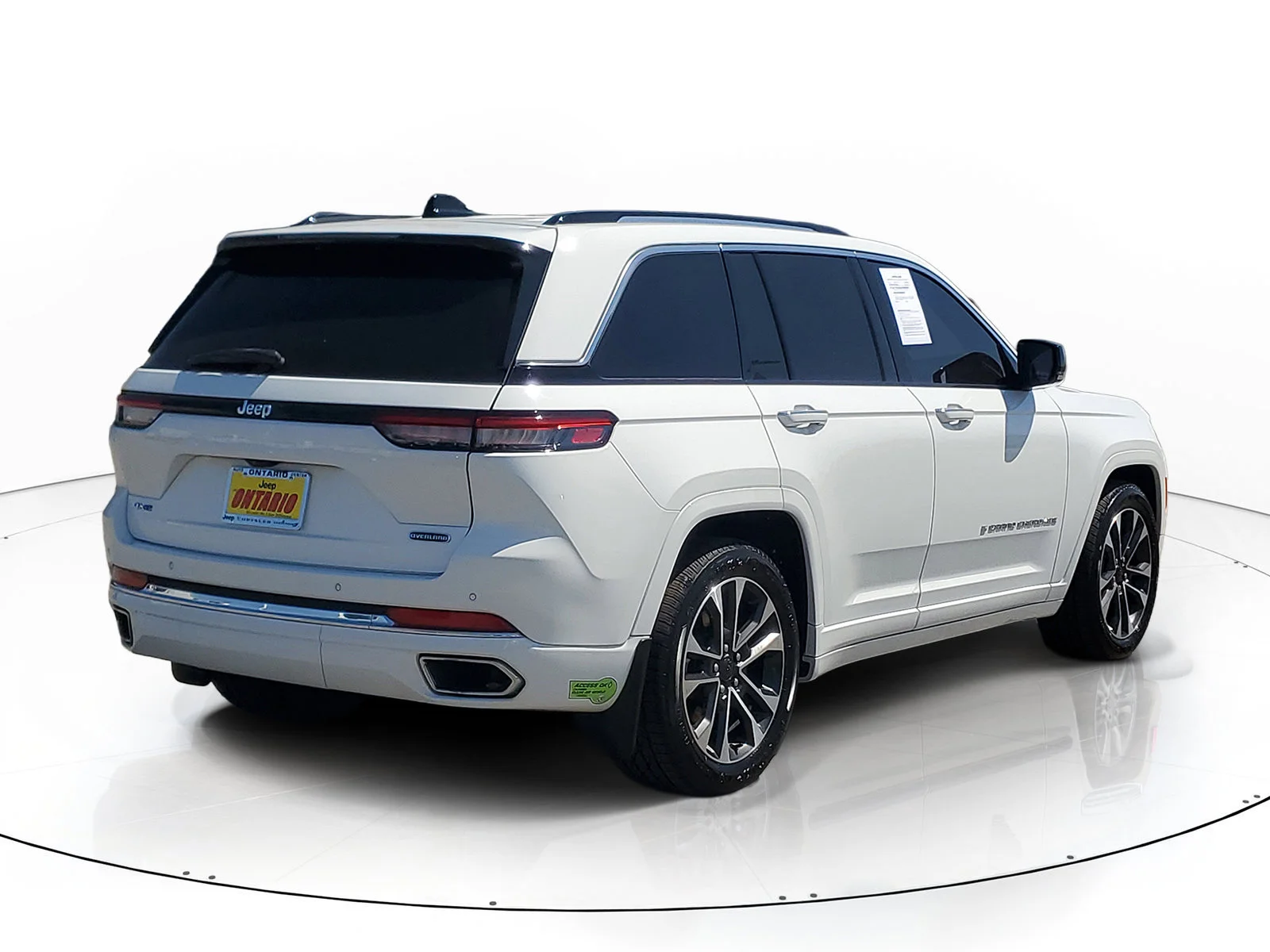 Certified Used 2023 White Jeep Overland 4xe image 3