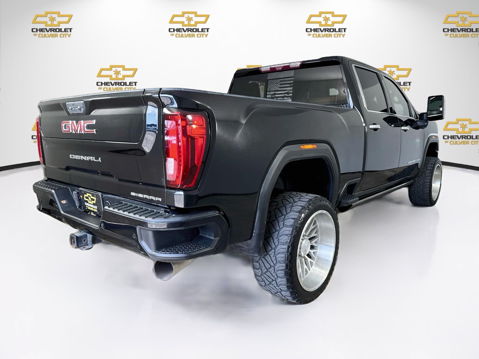 Used 2022 Ebony Twilight Metallic GMC Denali image 8