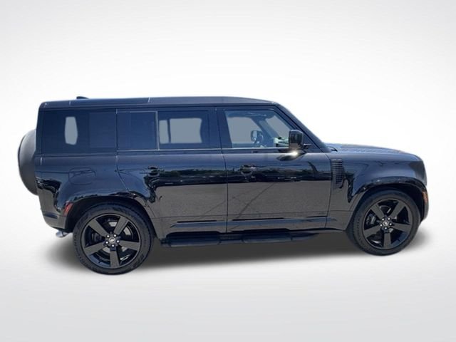 Certified Used 2025 Black Land Rover V8 image 9