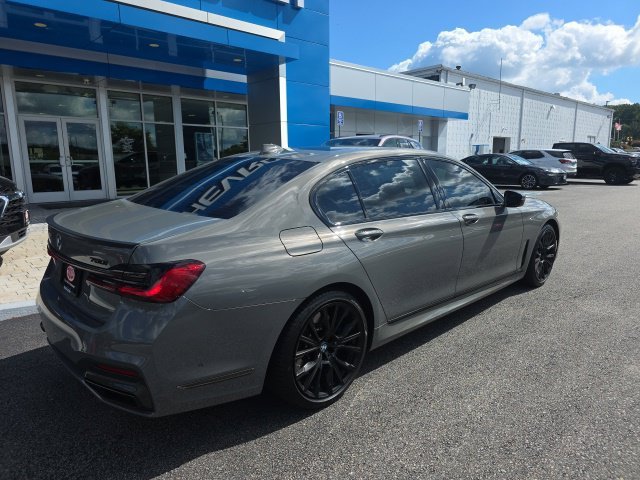 Used 2022 Gray BMW 750i xDrive image 7
