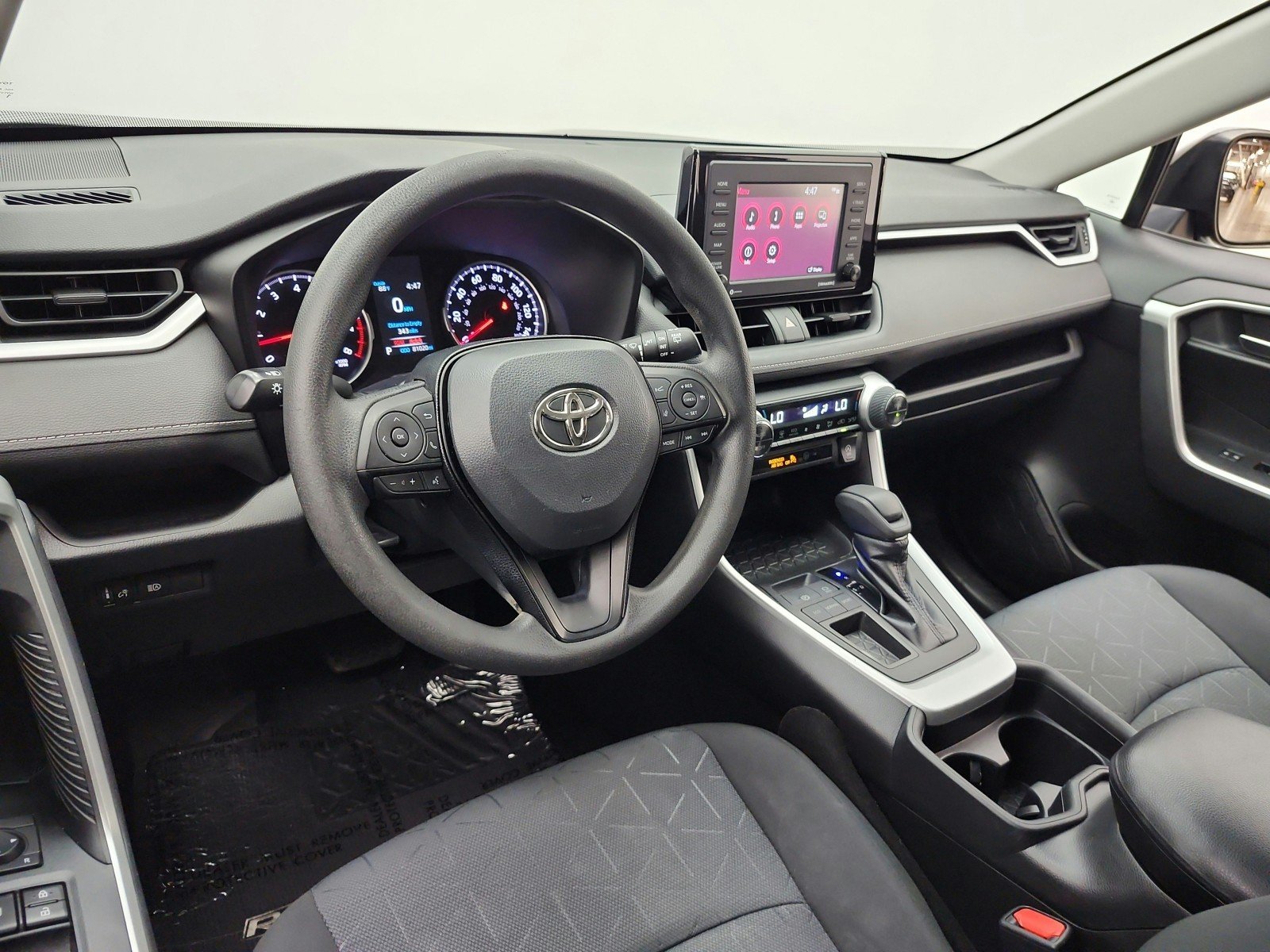Used 2020 Midnight Black Metallic Toyota XLE FWD (Natl) image 13
