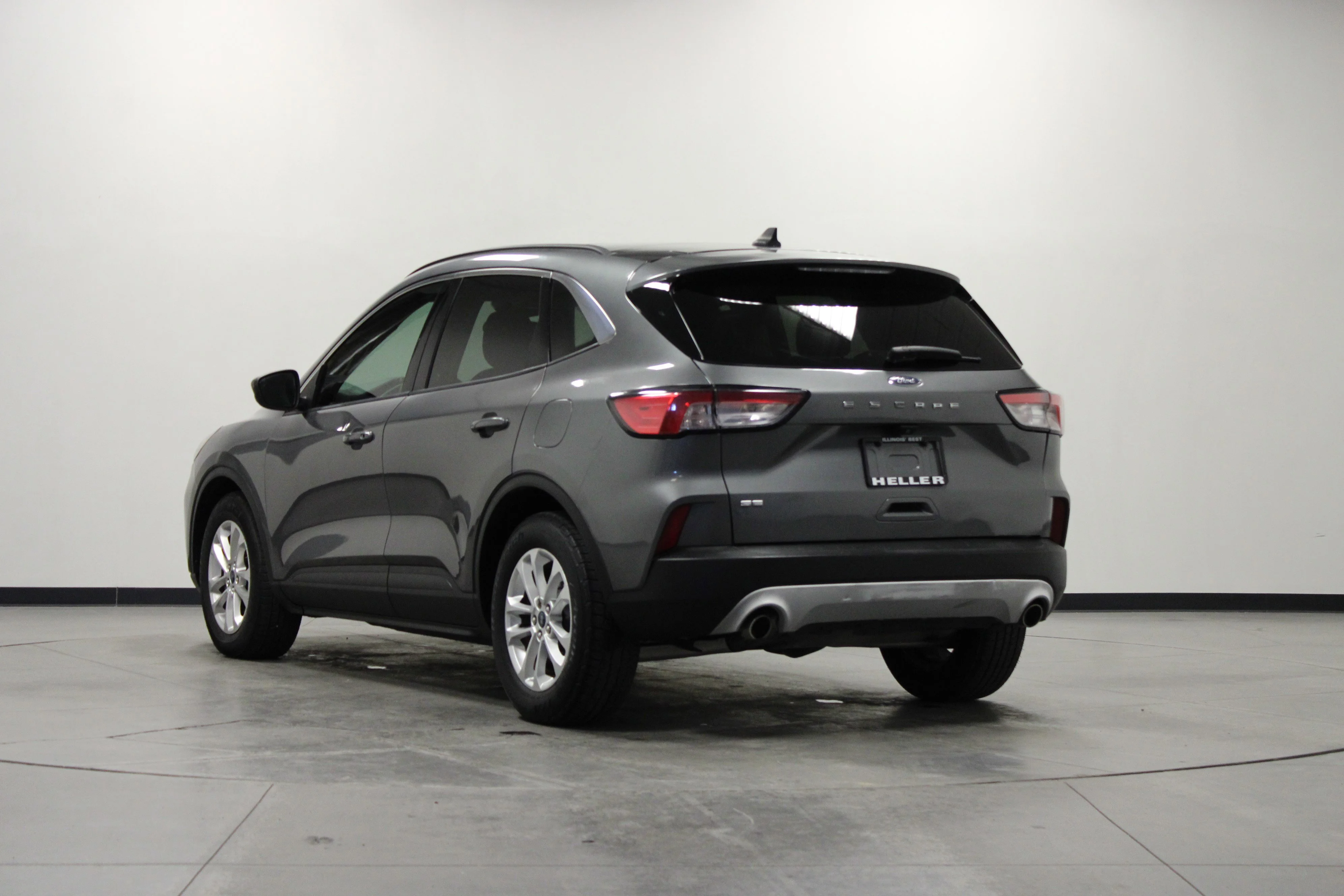 Used 2021 Gray Metallic Ford SE image 6