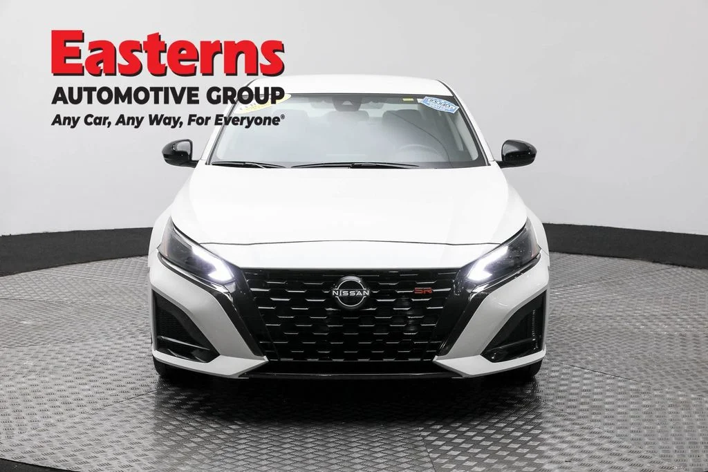 Used 2023 White Nissan 2.5 SR image 2
