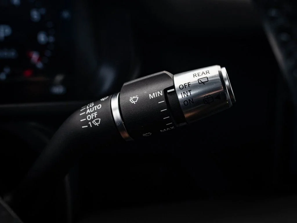 Used 2021 Fuji White Land Rover X-Dynamic HSE image 28