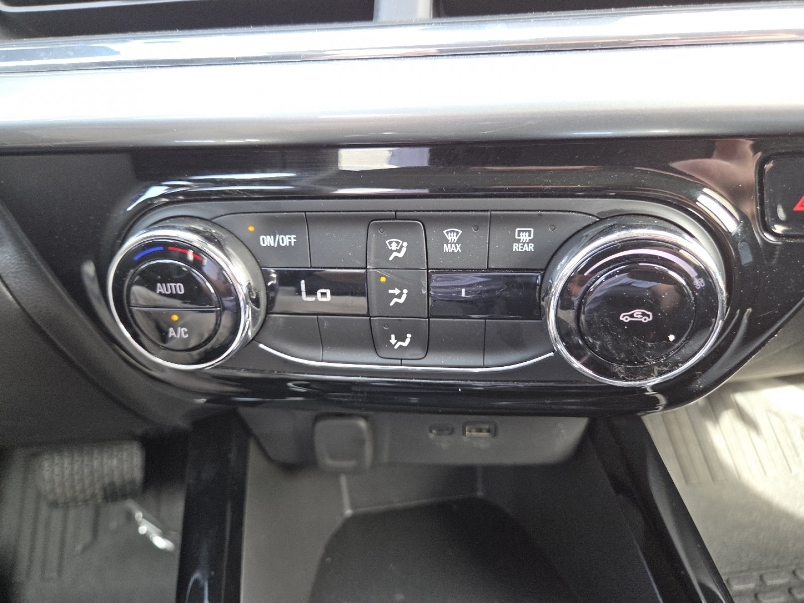 Used 2025 Marina Blue Metallic Chevrolet LT image 31